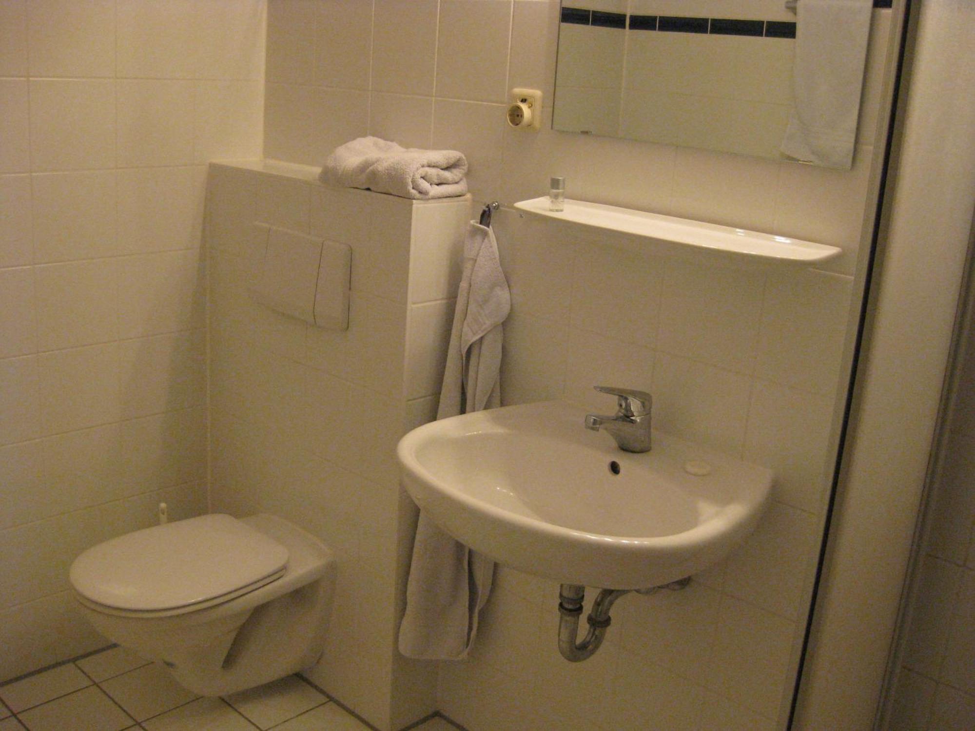 Smart Hostel By Landgasthof Velber 24H7D Seelze Екстериор снимка