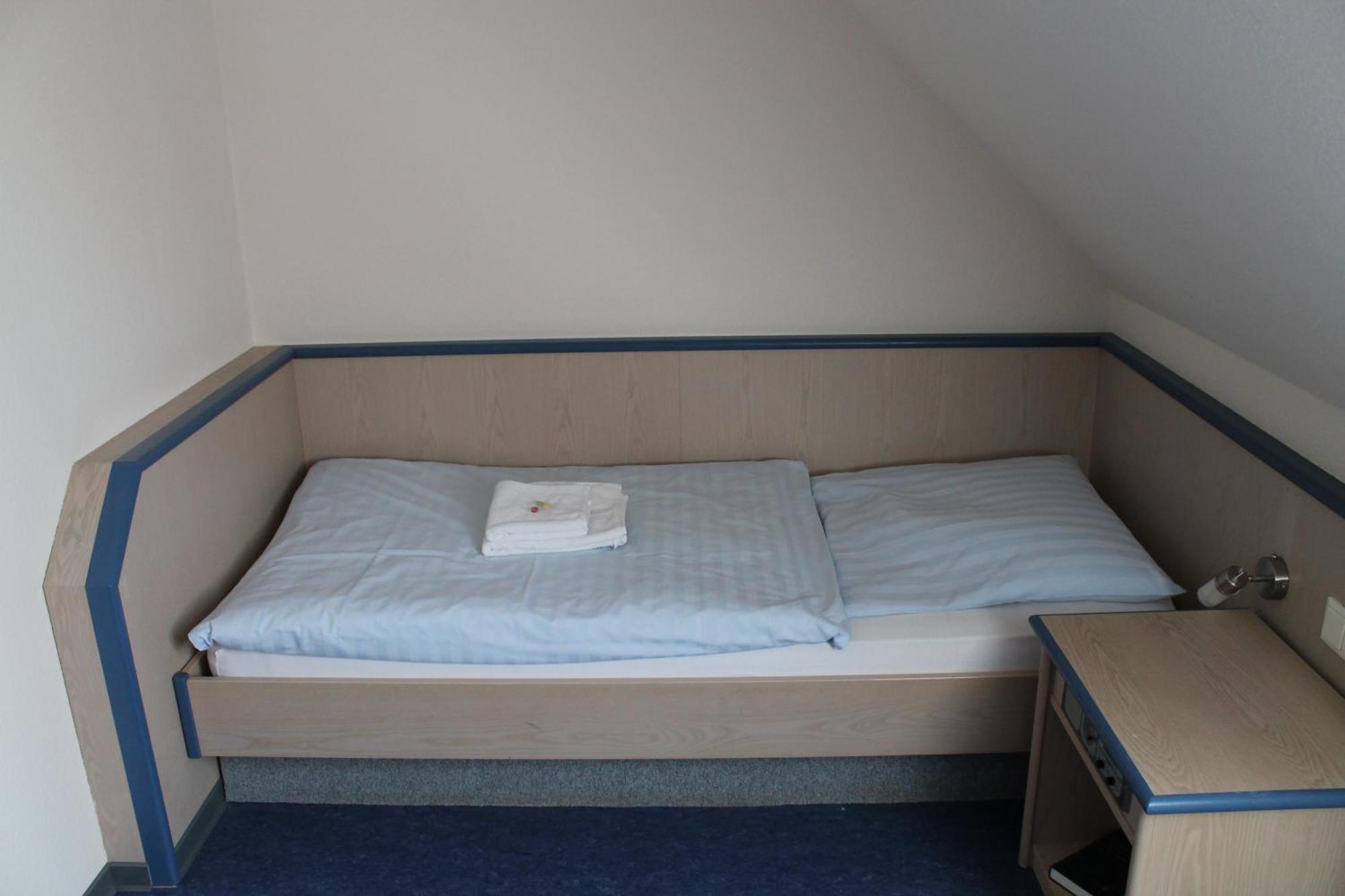 Smart Hostel By Landgasthof Velber 24H7D Seelze Екстериор снимка