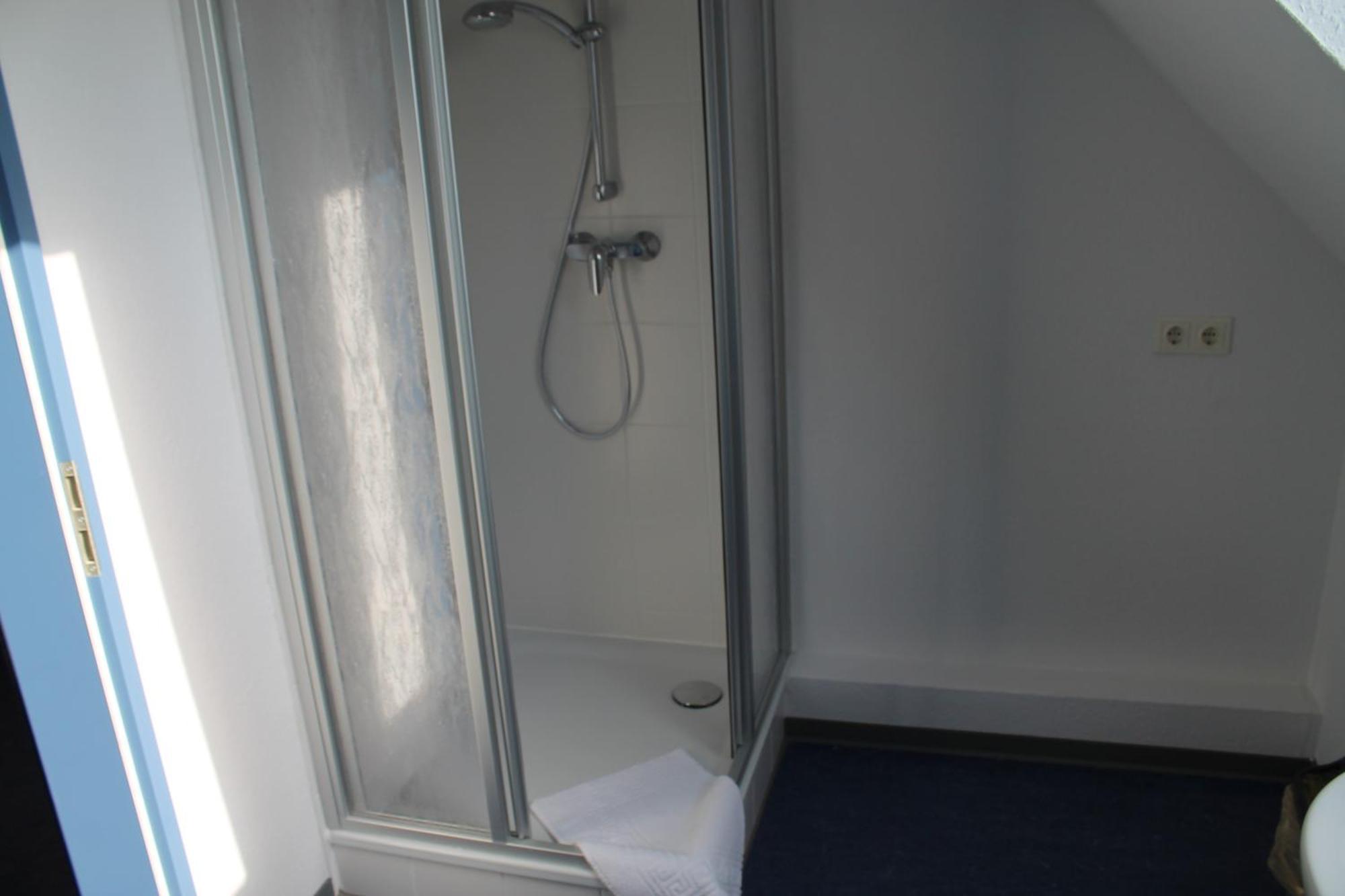 Smart Hostel By Landgasthof Velber 24H7D Seelze Екстериор снимка