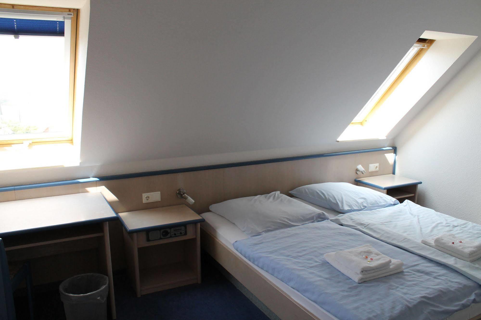 Smart Hostel By Landgasthof Velber 24H7D Seelze Екстериор снимка