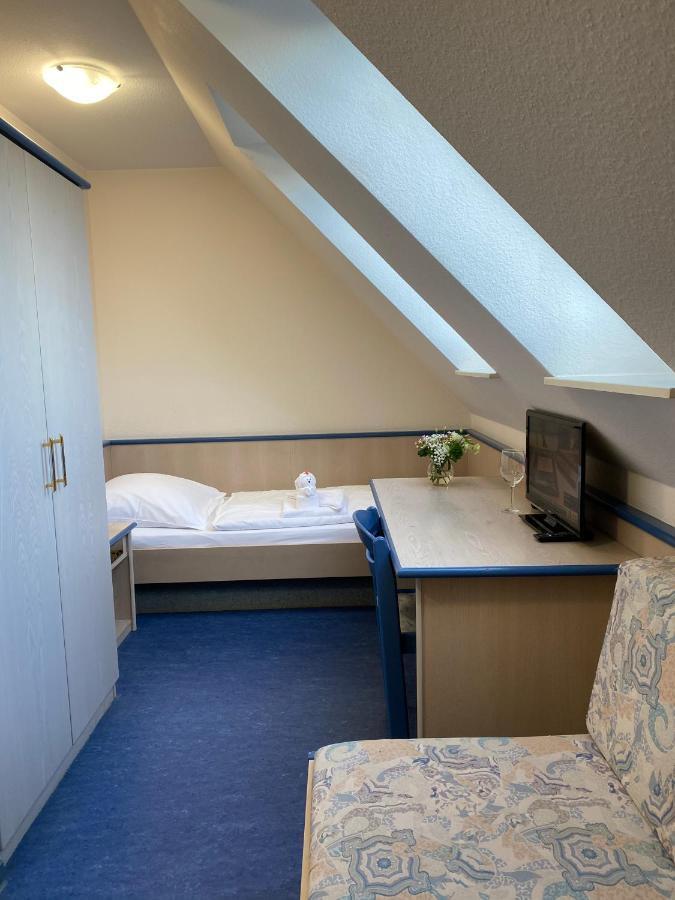 Smart Hostel By Landgasthof Velber 24H7D Seelze Екстериор снимка