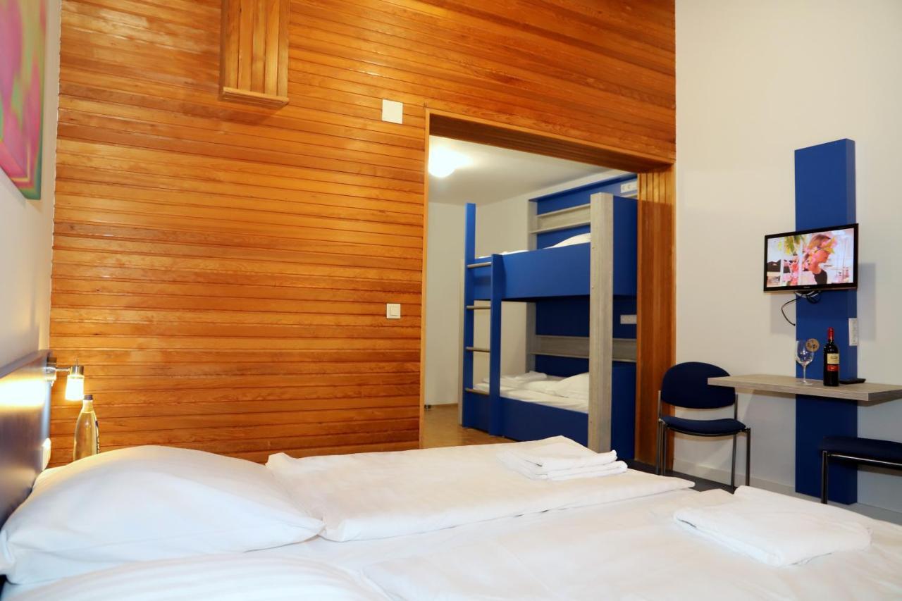 Smart Hostel By Landgasthof Velber 24H7D Seelze Екстериор снимка