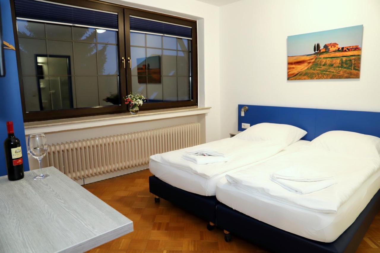 Smart Hostel By Landgasthof Velber 24H7D Seelze Екстериор снимка