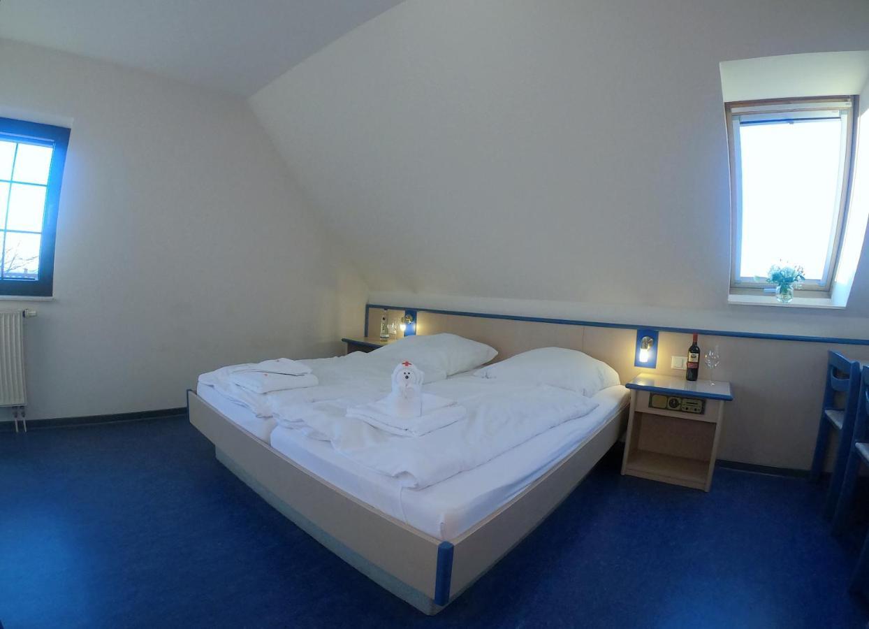 Smart Hostel By Landgasthof Velber 24H7D Seelze Екстериор снимка
