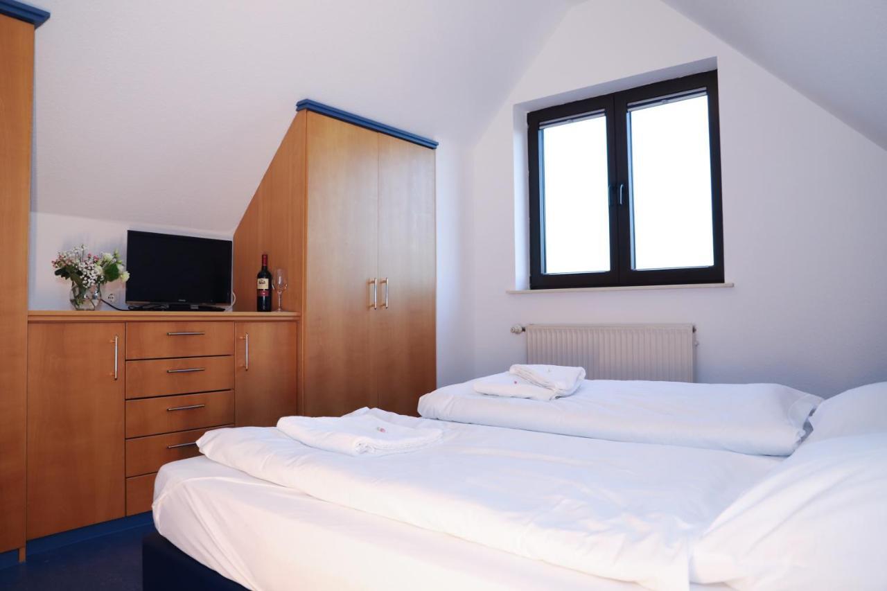 Smart Hostel By Landgasthof Velber 24H7D Seelze Екстериор снимка