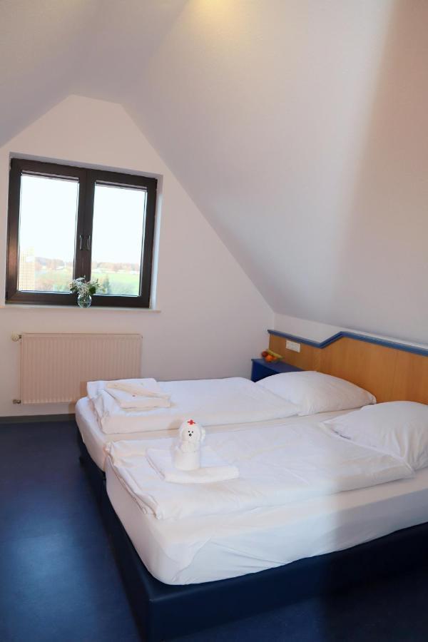 Smart Hostel By Landgasthof Velber 24H7D Seelze Екстериор снимка
