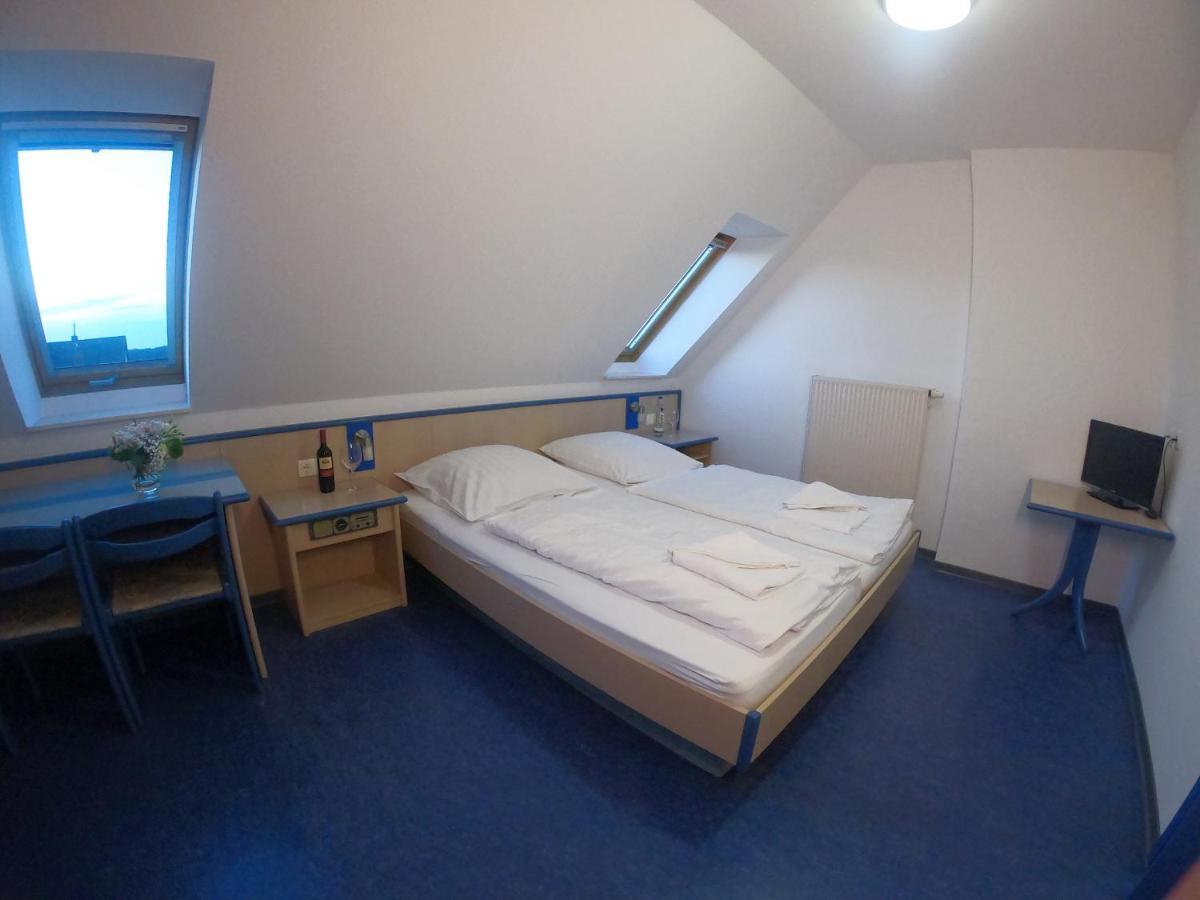 Smart Hostel By Landgasthof Velber 24H7D Seelze Екстериор снимка